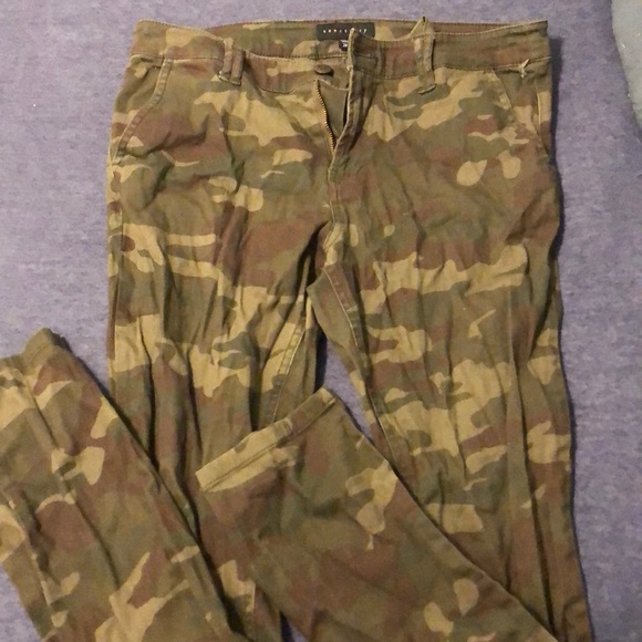 Camo pants never worn, size 29 brand Sanctuary. - Picture 1 of 2